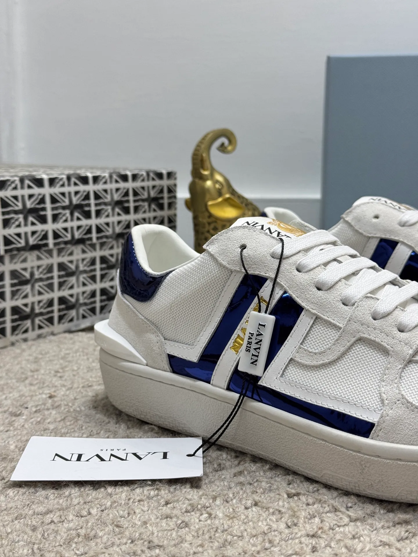 Men's men's shoes 💰520 [New style] 🦈🦈lanvin #LANVIN spring and summer series new colors ❤️‍🔥The latest lace-up fashionable casual Forrest Gump running shoes~bumpr high-quality couple 👫 series!! The latest trendy products of the season. Many bloggers have planted grass and purchased the original molds for customization. The uppers are nubuck leather. They are very versatile, fashionable and casual, and are comfortable to wear on the feet. Recommended! The original molds have clear logo rubber bottoms, which are non-slip and wear-resistant. Size: Female 36~40 Male 38-44 (45 customized